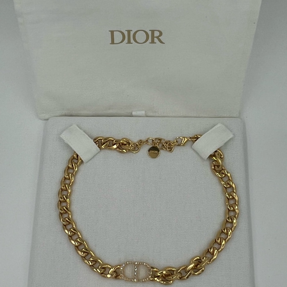 New Dior necklace with diamonds